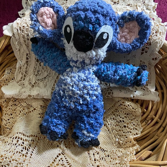 Crochet stitch plushie - Picture 4 of 11